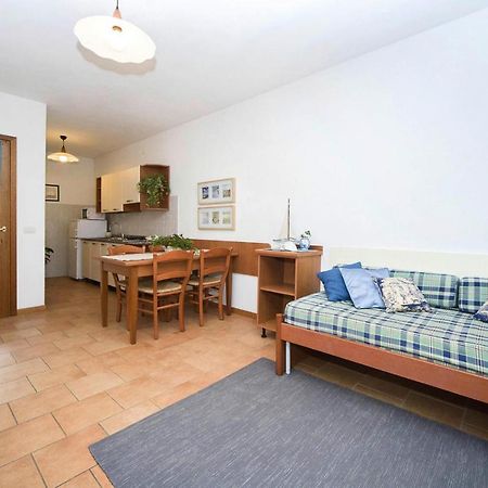 Terraced House In The Ca' Del Pino Holiday Complex With Communal Pool In ビビオーネ エクステリア 写真