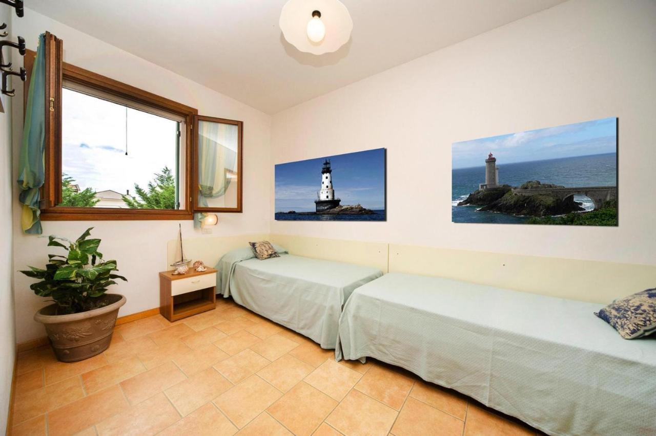 Terraced House In The Ca' Del Pino Holiday Complex With Communal Pool In ビビオーネ エクステリア 写真