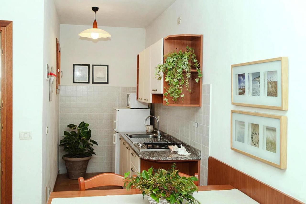 Terraced House In The Ca' Del Pino Holiday Complex With Communal Pool In ビビオーネ エクステリア 写真