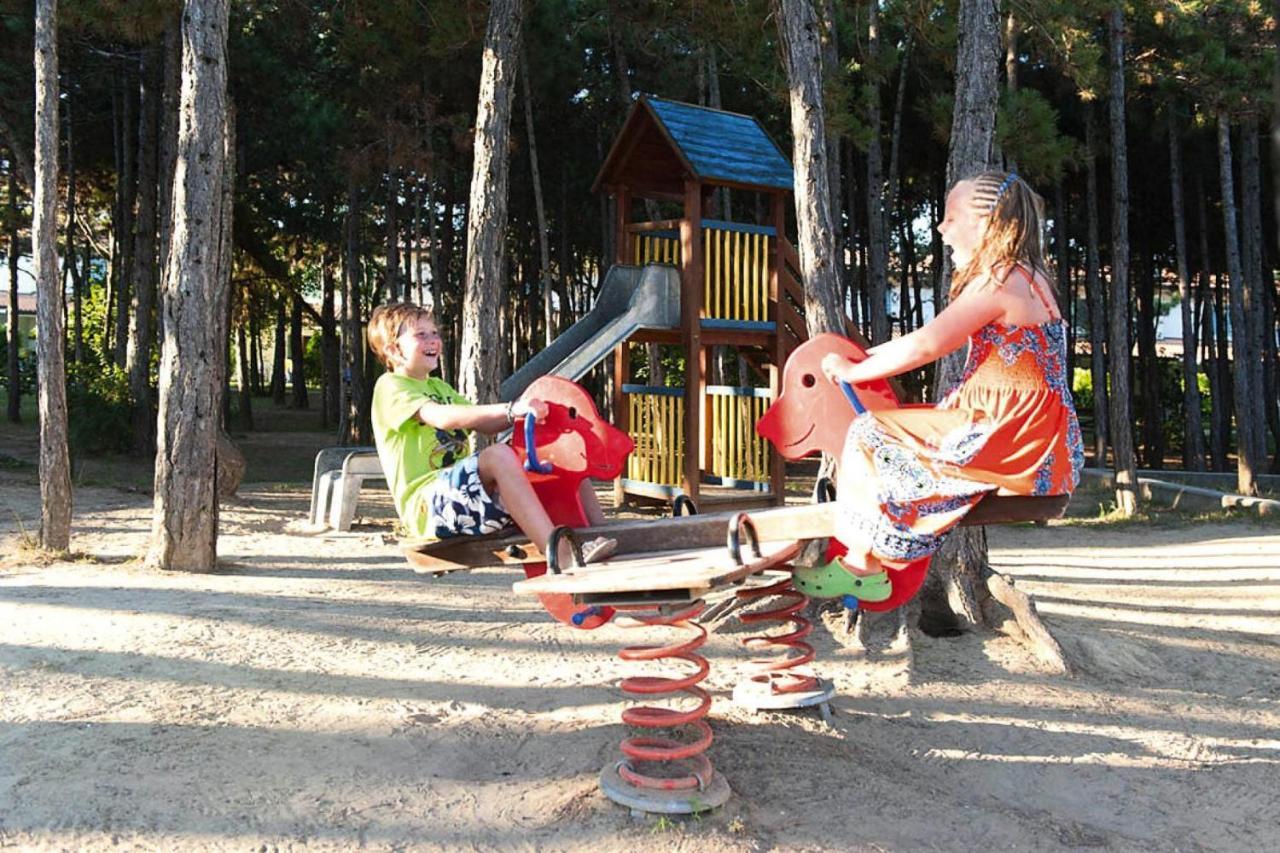 Terraced House In The Ca' Del Pino Holiday Complex With Communal Pool In ビビオーネ エクステリア 写真
