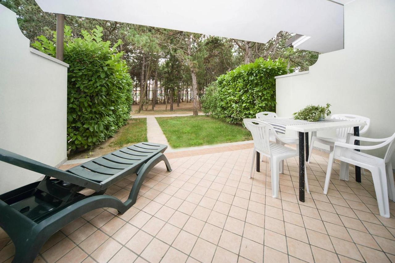 Terraced House In The Ca' Del Pino Holiday Complex With Communal Pool In ビビオーネ エクステリア 写真